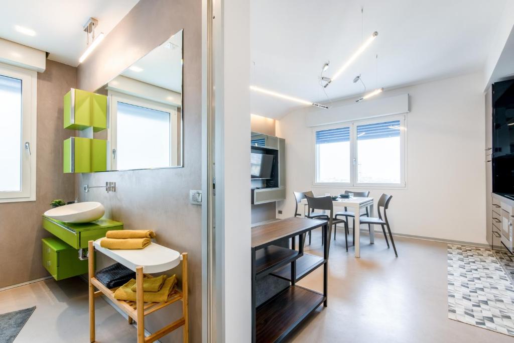 Kuchyňa alebo kuchynka v ubytovaní Rimini Marina Centro Station Apartment