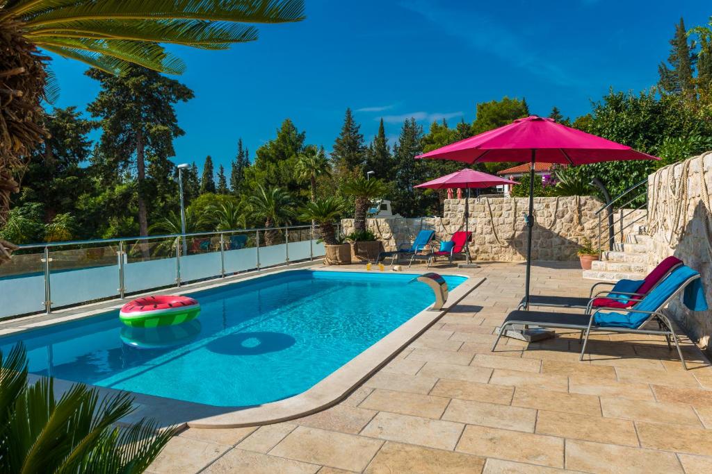 Bazén v ubytovaní Boutique B&B Villa Carmen alebo v jeho blízkosti