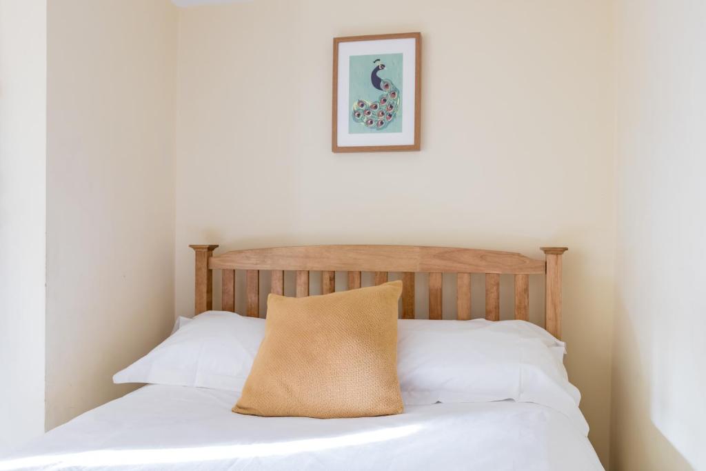 The Littleton Arms - Standard Single Room