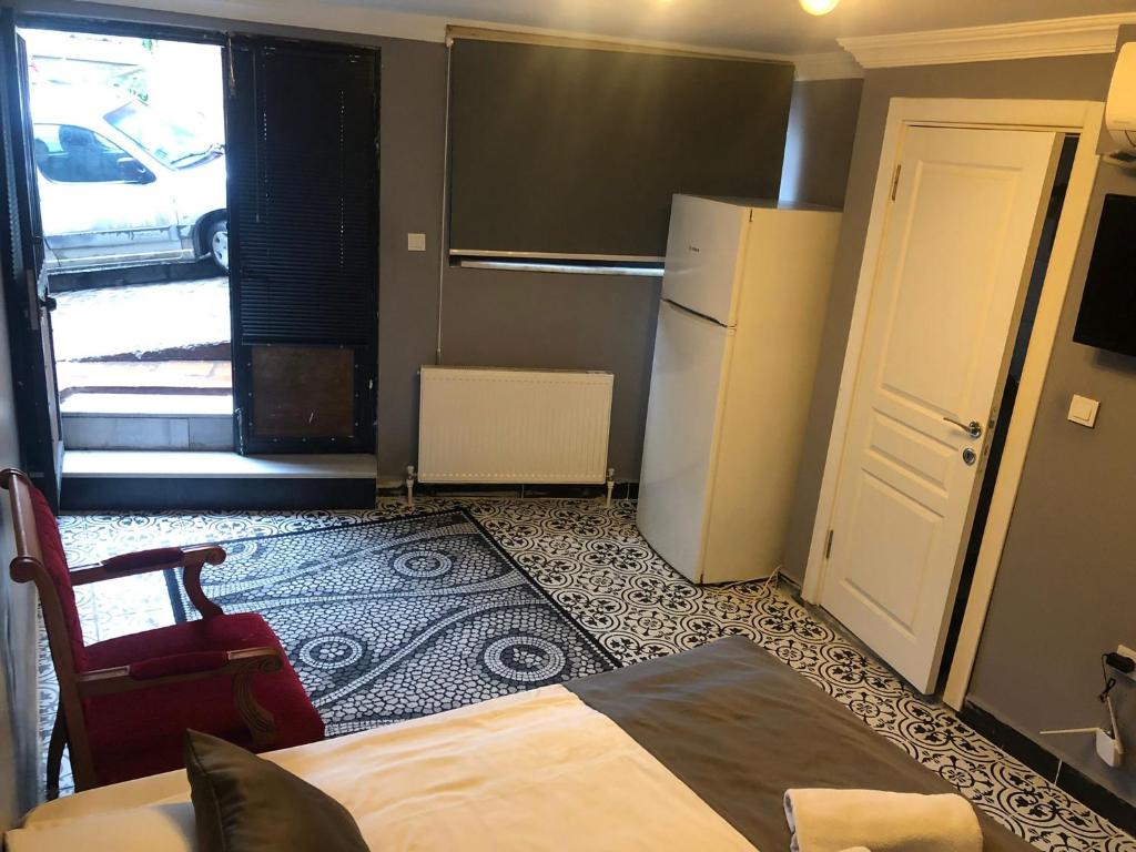 HHK Hotel - Basement Floor Apartment - Annex Building