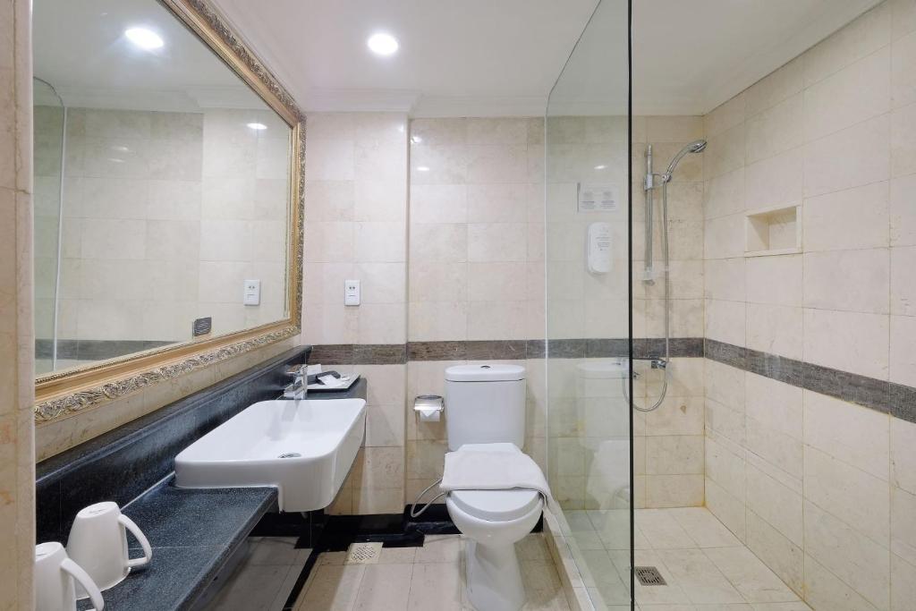 Koupelna v ubytování Metro Park View Hotel Kota Lama Semarang
