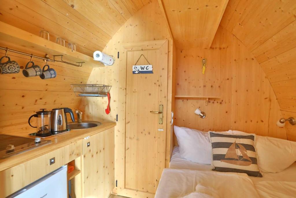 Kuchyň nebo kuchyňský kout v ubytování Hausboot Captain Hook