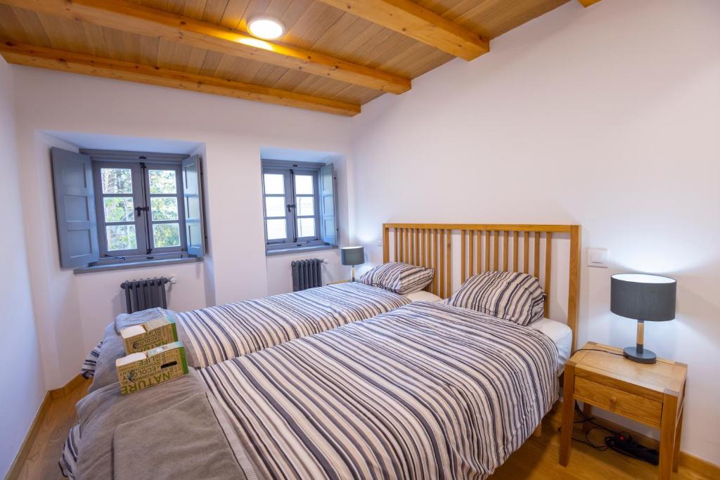 Postel nebo postele na pokoji v ubytování Casa Alameda 23 de Casas Das Figueiras en Ría Eo-Ribadeo