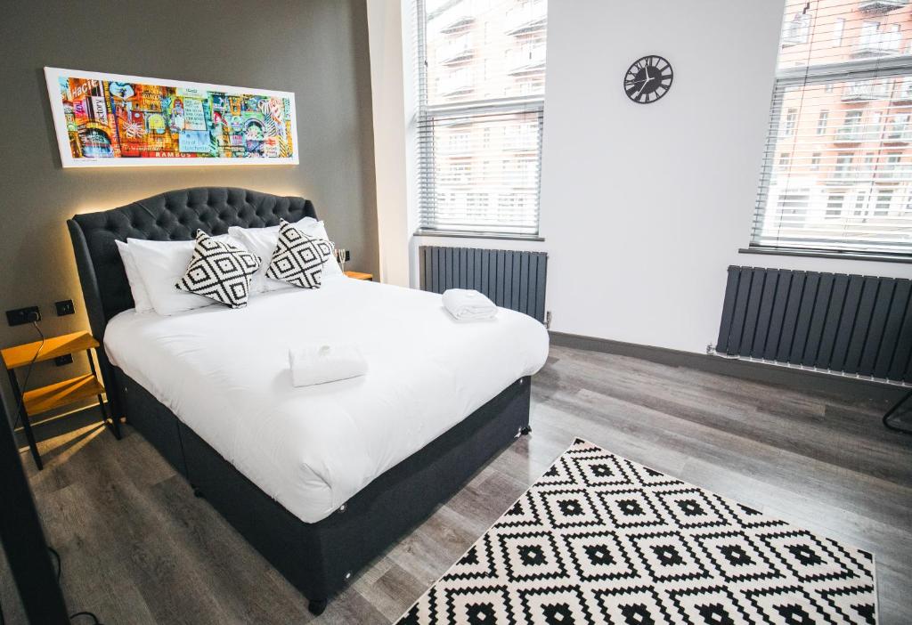 Postel nebo postele na pokoji v ubytování Black Lion Hotel Manchester