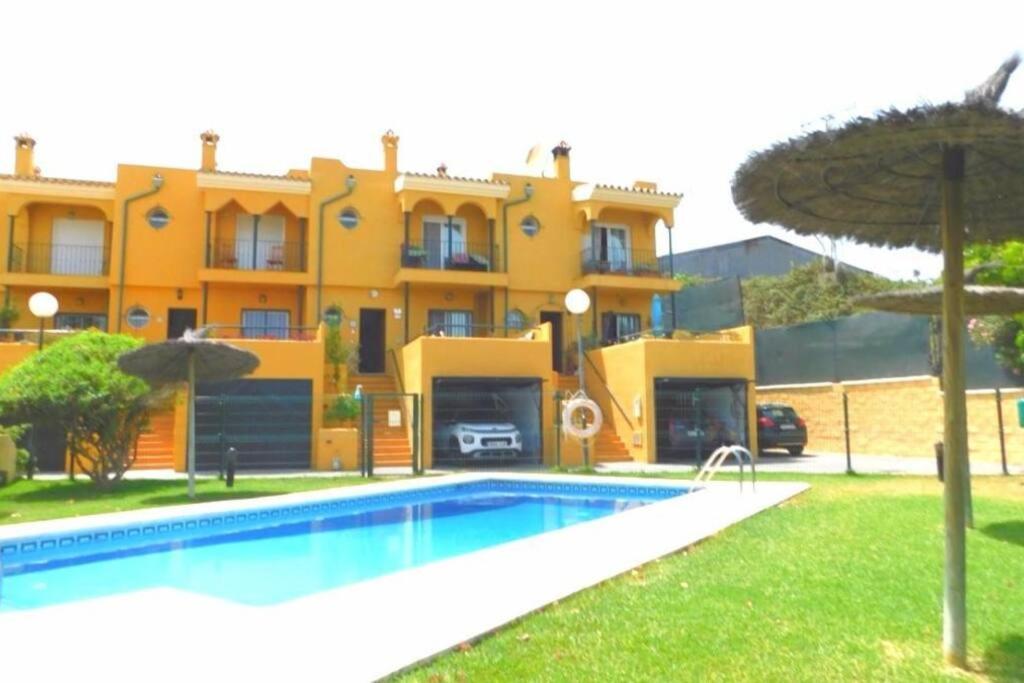 Bazén v ubytovaní 3 bedroom home with amazing views & outdoor spaces alebo v jeho blízkosti