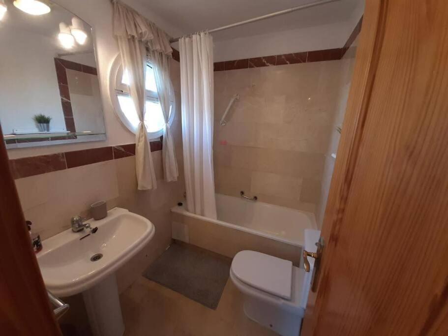 Kúpeľňa v ubytovaní 3 bedroom home with amazing views & outdoor spaces