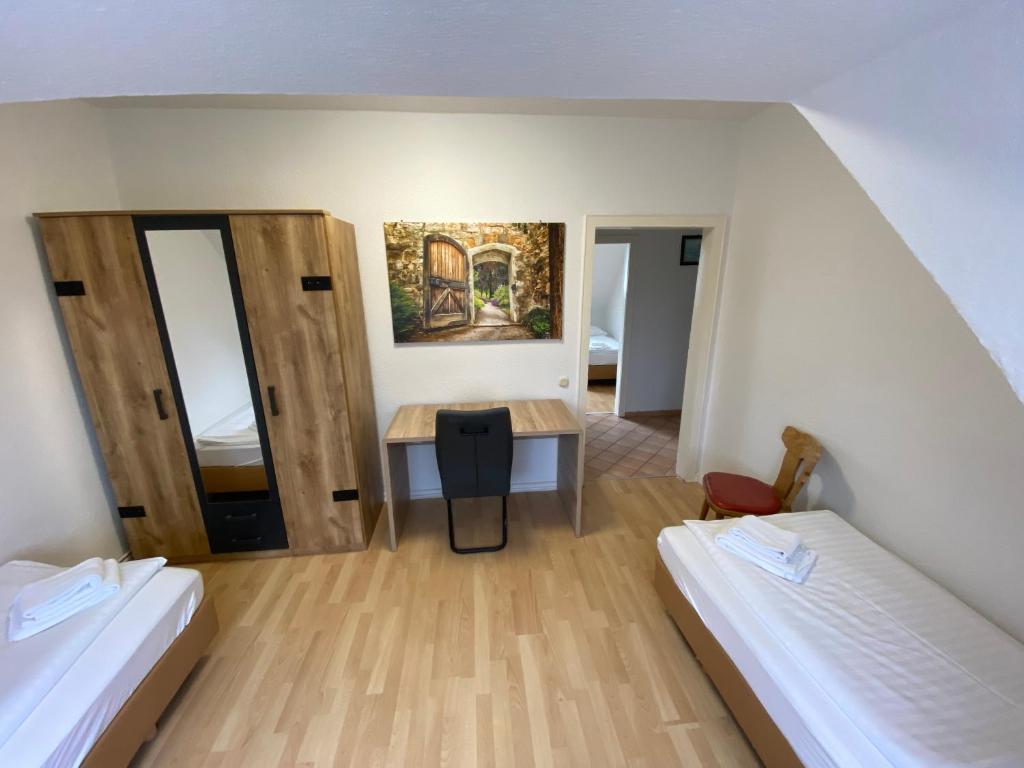 Ένα ή περισσότερα κρεβάτια σε δωμάτιο στο Othman Appartements Groß Buchholzer Straße 16a
