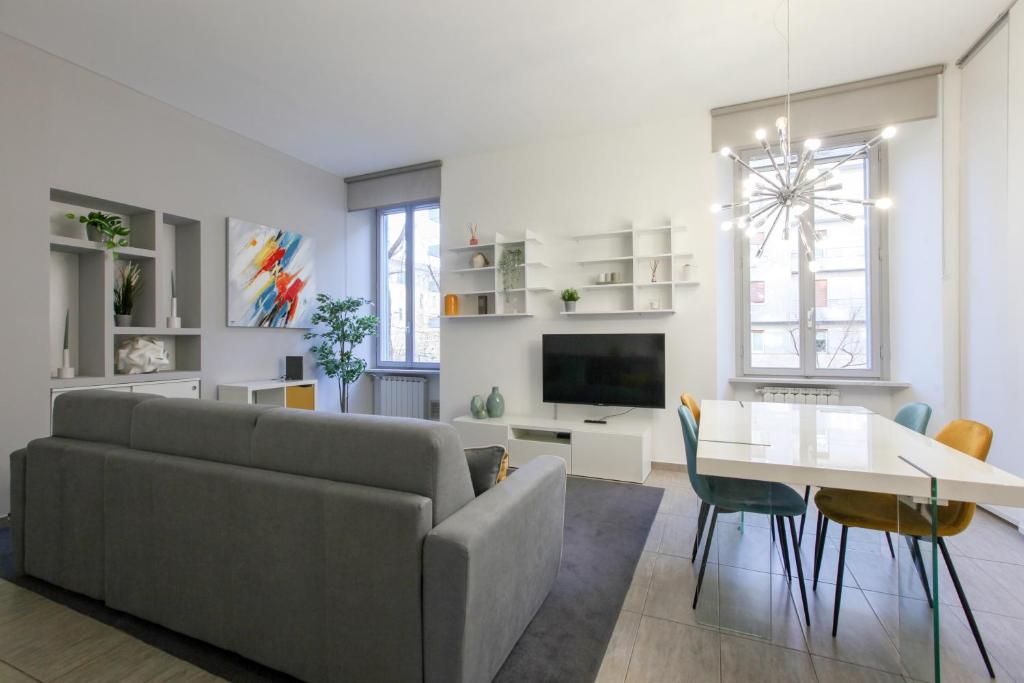 Zdjęcie z galerii obiektu Modern apartment close to shopping district w Mediolanie