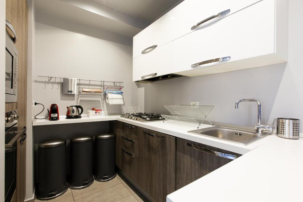 Zdjęcie z galerii obiektu Modern apartment close to shopping district w Mediolanie