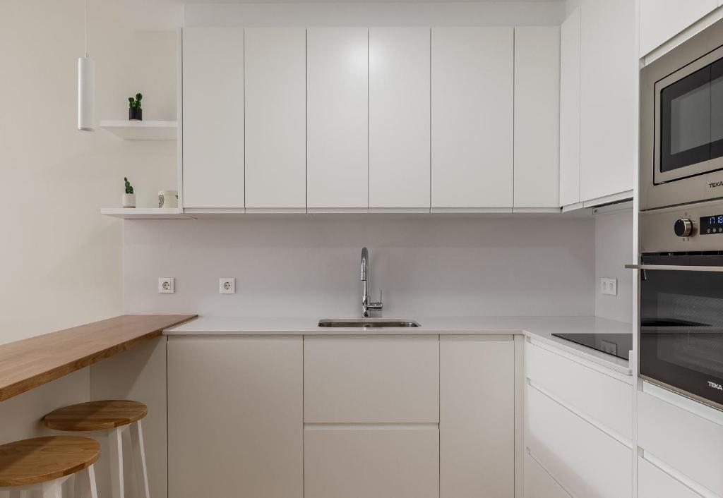 A kitchen or kitchenette at Nuevo y Luminoso en Plaza Moyua