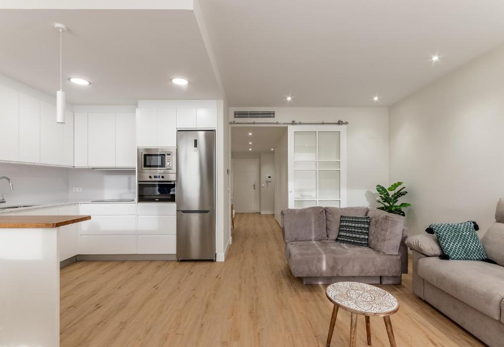 A kitchen or kitchenette at Nuevo y Luminoso en Plaza Moyua