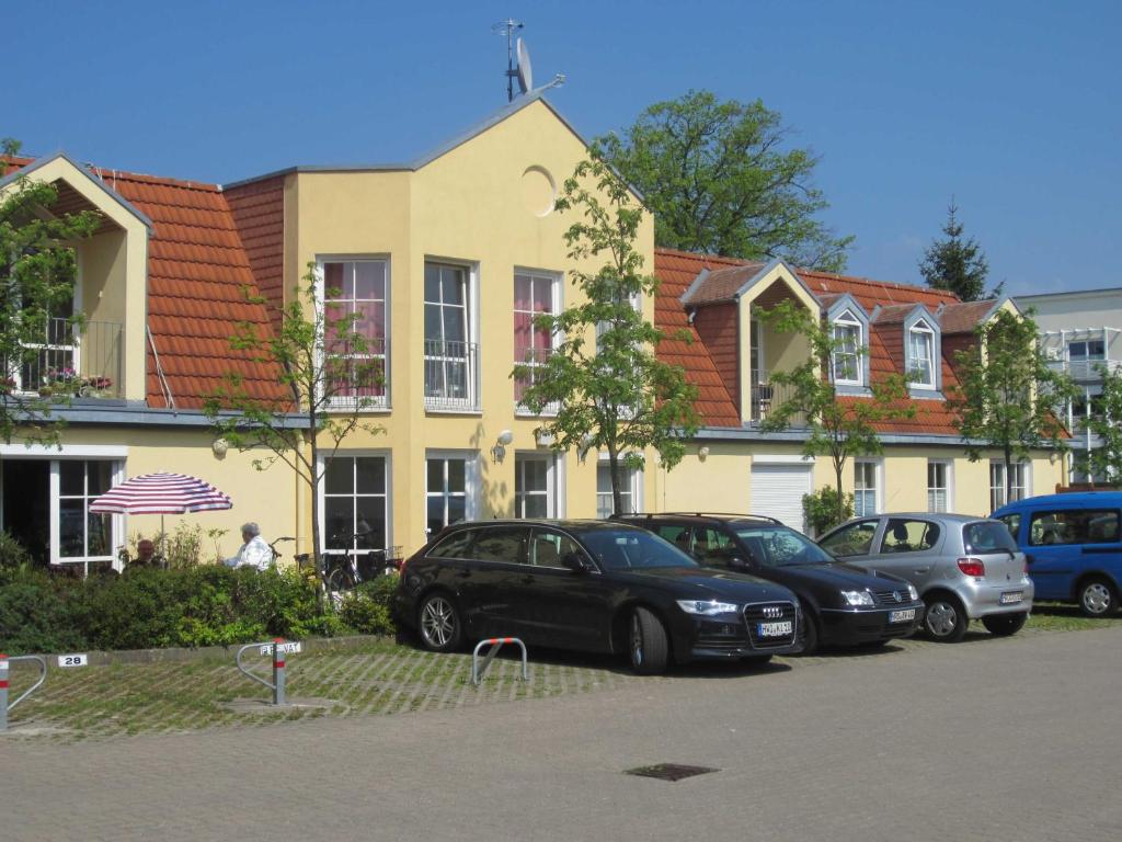 a group of cars parked in front of a building at Ferienwohnung Ingeborg in Kühlungsborn