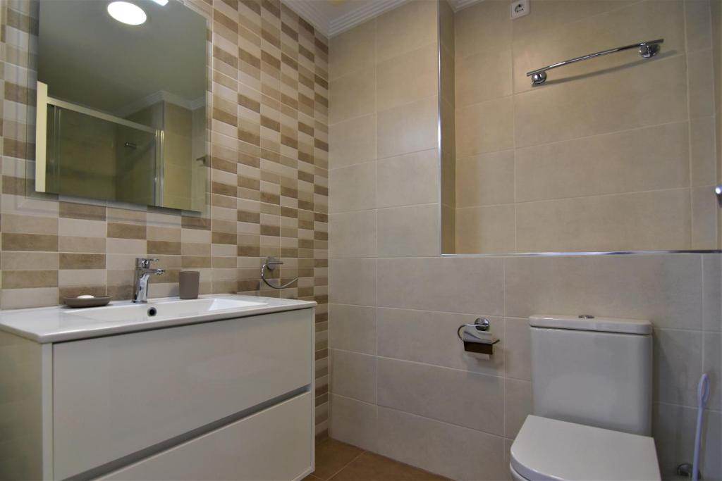 A bathroom at COBLANCA 3 by Apturist