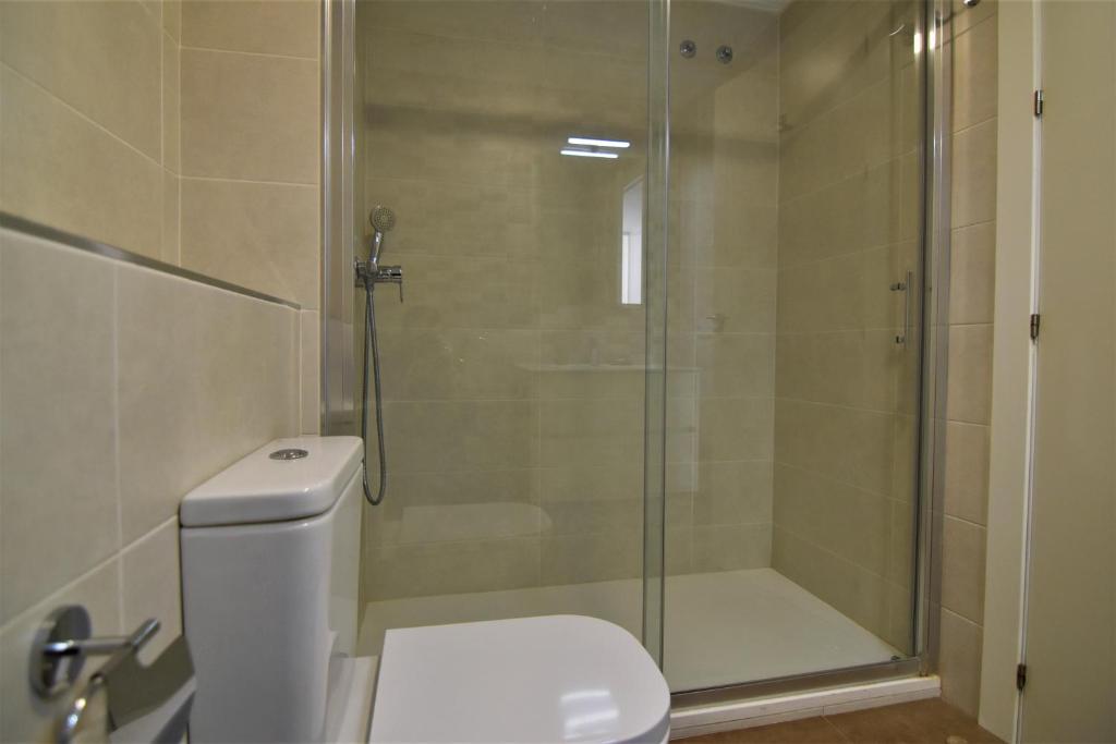 A bathroom at COBLANCA 3 by Apturist