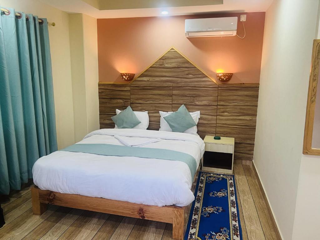 Cama o camas de una habitación en Hotel Olympus Pokhara