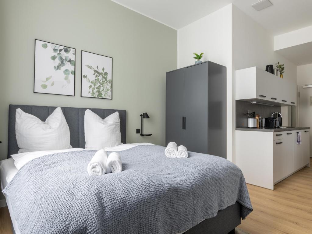 a bedroom with a bed with two towels on it at limehome Rosenheim Gillitzerstraße in Rosenheim