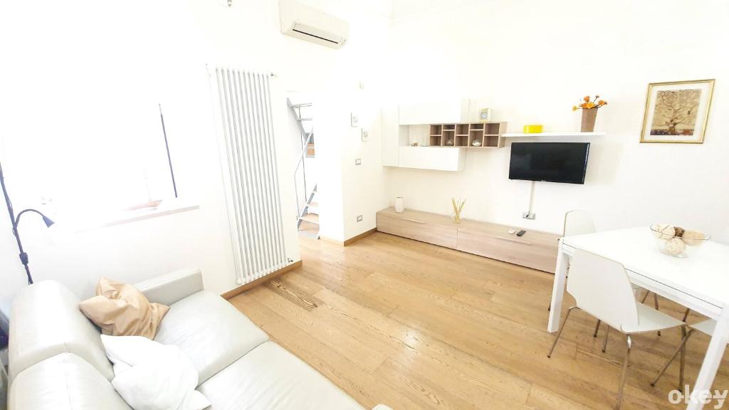 A television and/or entertainment centre at Garden House - Casa Vacanze Bari