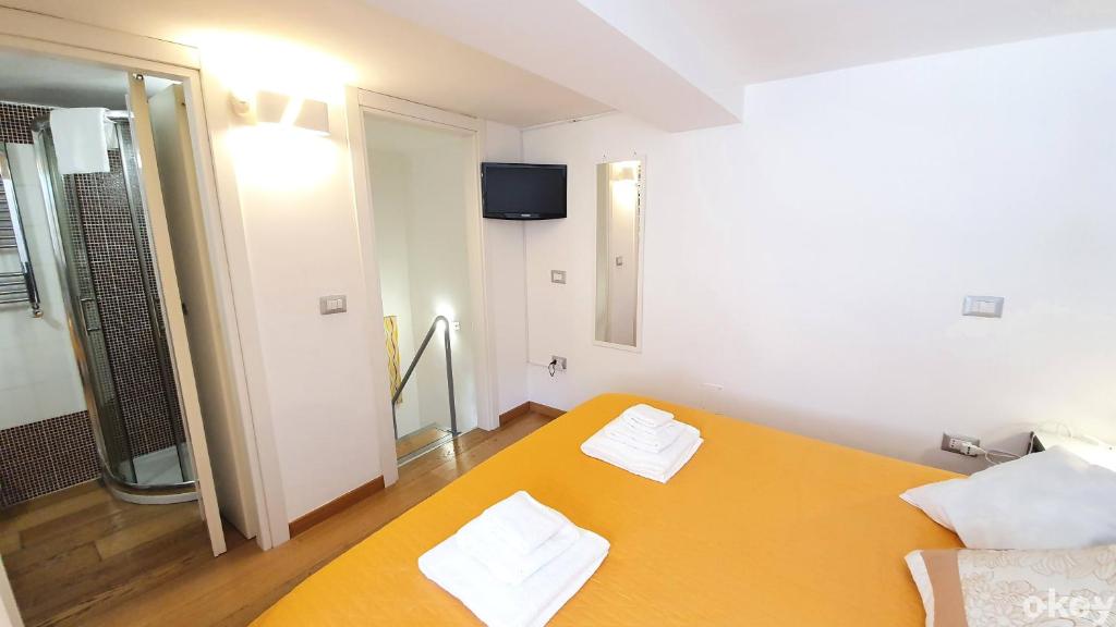 A bed or beds in a room at Garden House - Casa Vacanze Bari
