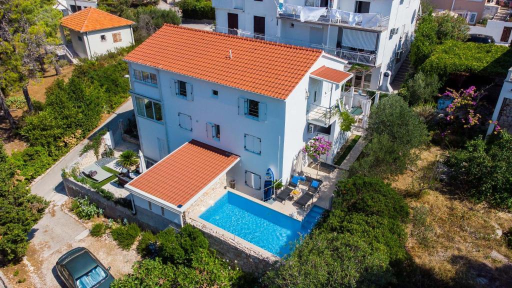 an aerial view of a house with a swimming pool at House Monarch in Sutivan
