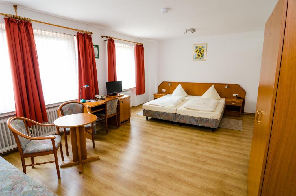 Postel nebo postele na pokoji v ubytování Altstadthotel Wienecke