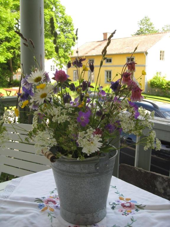 Lugnet i Oslättfors外面的花园