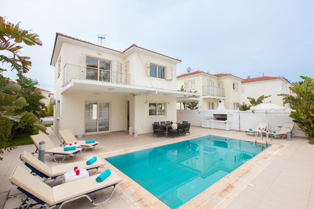 Bazén v ubytování Pernera Holiday Villa 588 nebo v jeho okolí