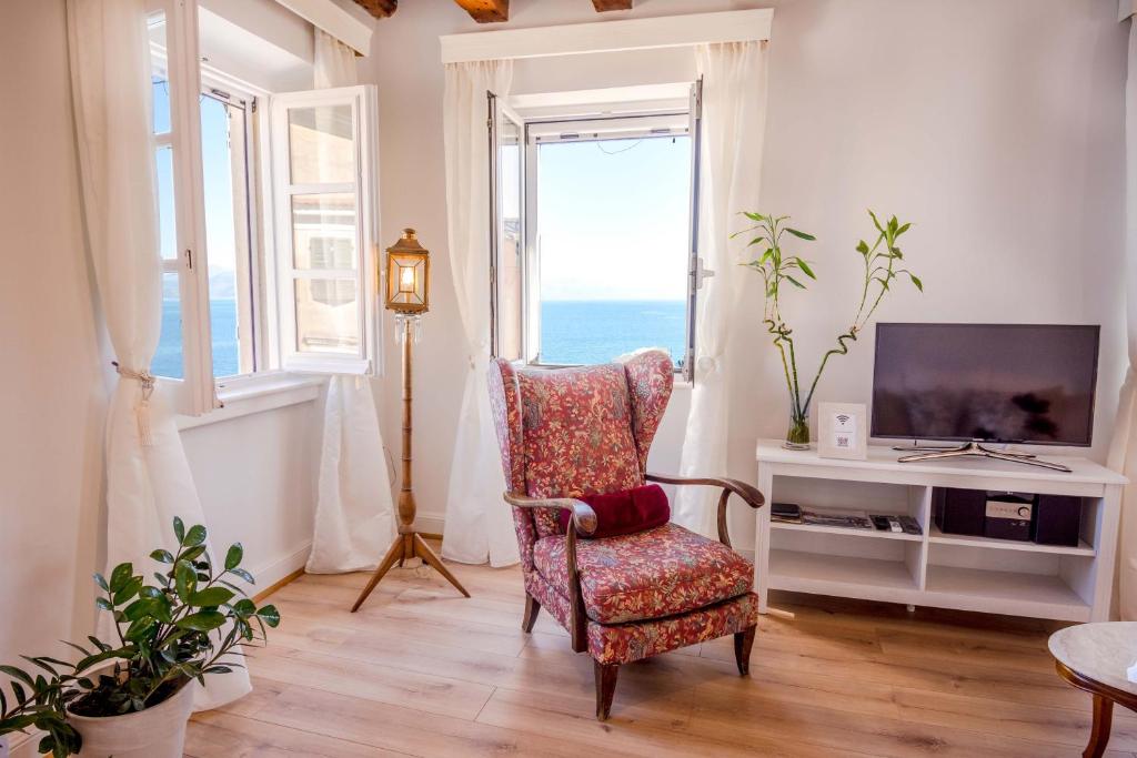 TV a/nebo společenská místnost v ubytování Lighthouse apartment