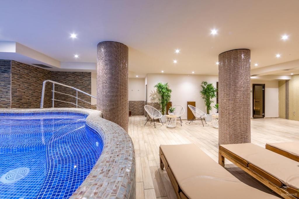Bazén v ubytování Tino Hotel & SPA nebo v jeho okolí