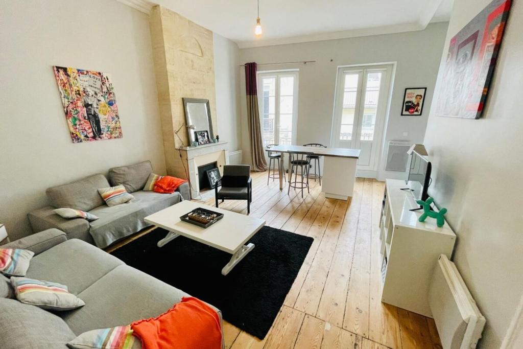 Suitetrails - Renovated Furnished Apartment in The Heart of Historic Bordeaux