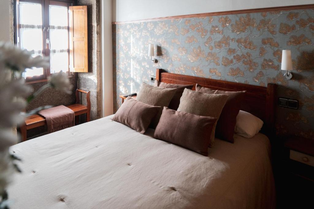 Posteľ alebo postele v izbe v ubytovaní Hostal Pension Artilleiro