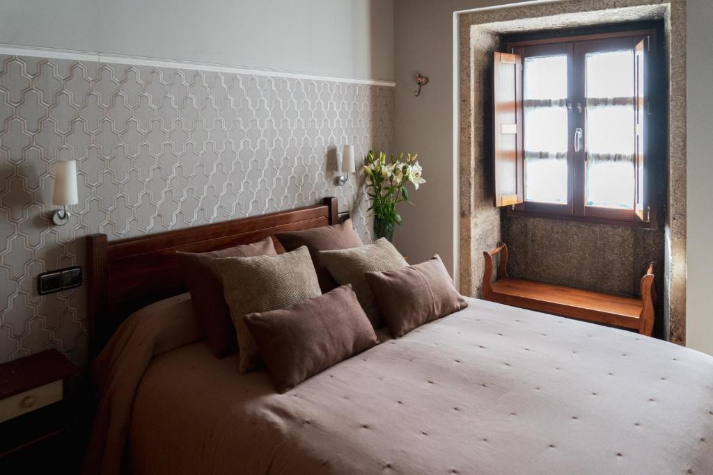 Posteľ alebo postele v izbe v ubytovaní Hostal Pension Artilleiro