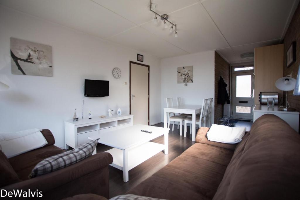 Μια τηλεόραση ή/και κέντρο ψυχαγωγίας στο Appartement Walvis nr. 26B