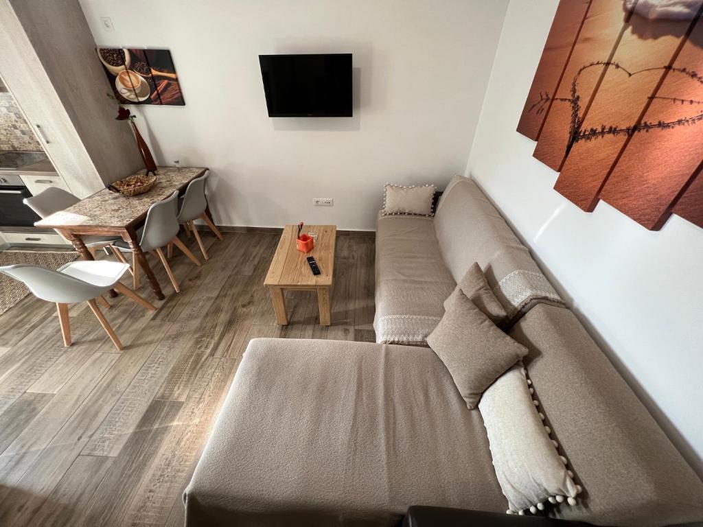 Telewizja i/lub zestaw kina domowego w obiekcie Voula's Cozy Studio in Ano Mera Mykonos
