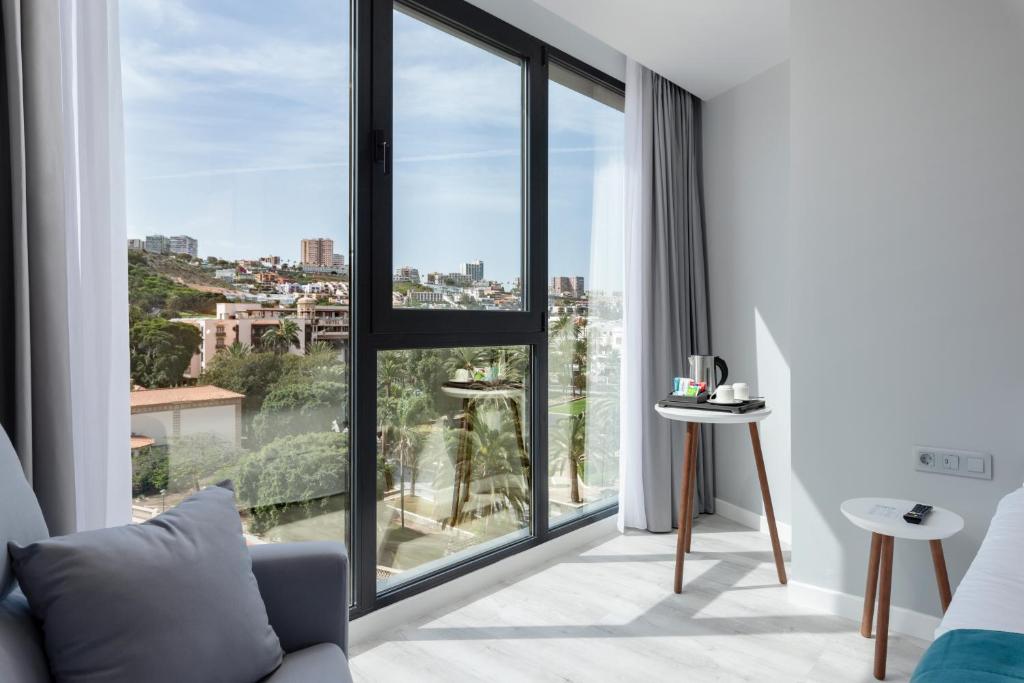 Occidental Las Palmas - Family Room