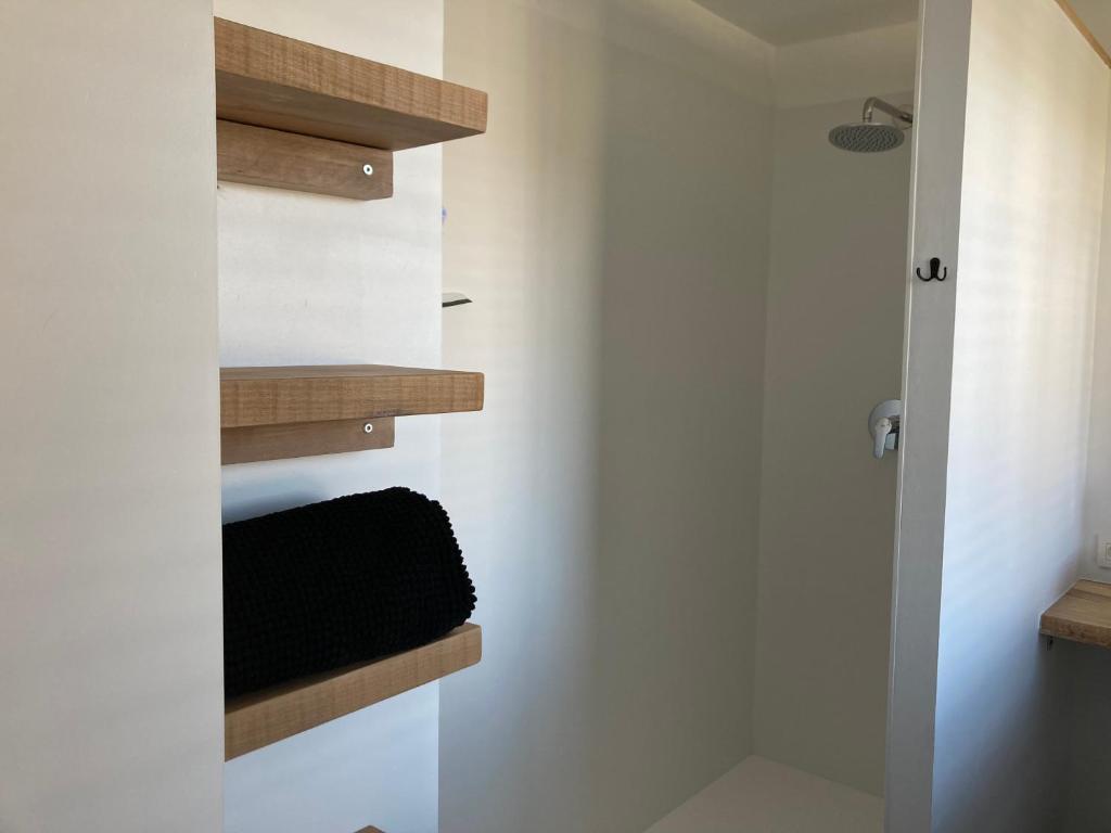 Palanda nebo palandy na pokoji v ubytování Villa Dhoris