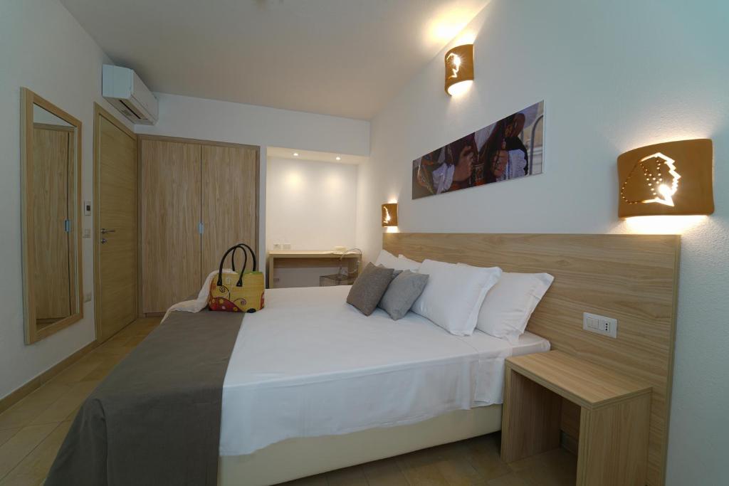 Postel nebo postele na pokoji v ubytování GH Santina Resort & SPA