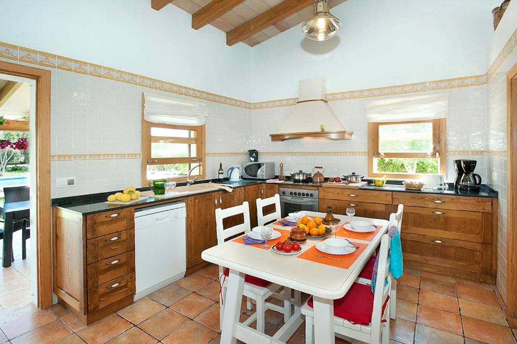 Kuchyň nebo kuchyňský kout v ubytování Villa Burgues