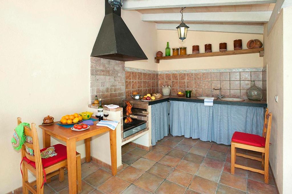 Kuchyň nebo kuchyňský kout v ubytování Villa Burgues
