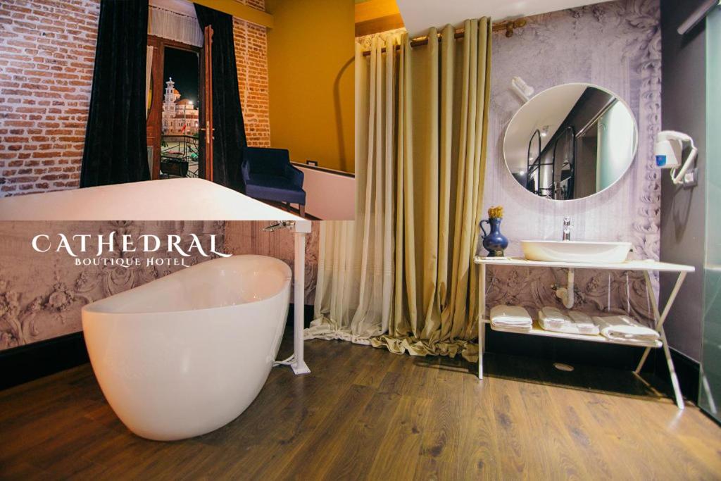 Koupelna v ubytování Cathedral Boutique Hotel