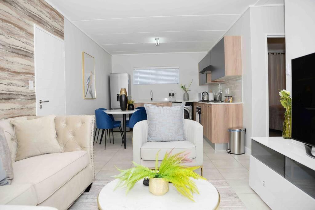 LuxAid  - Luxurious Garden Flat - Housity