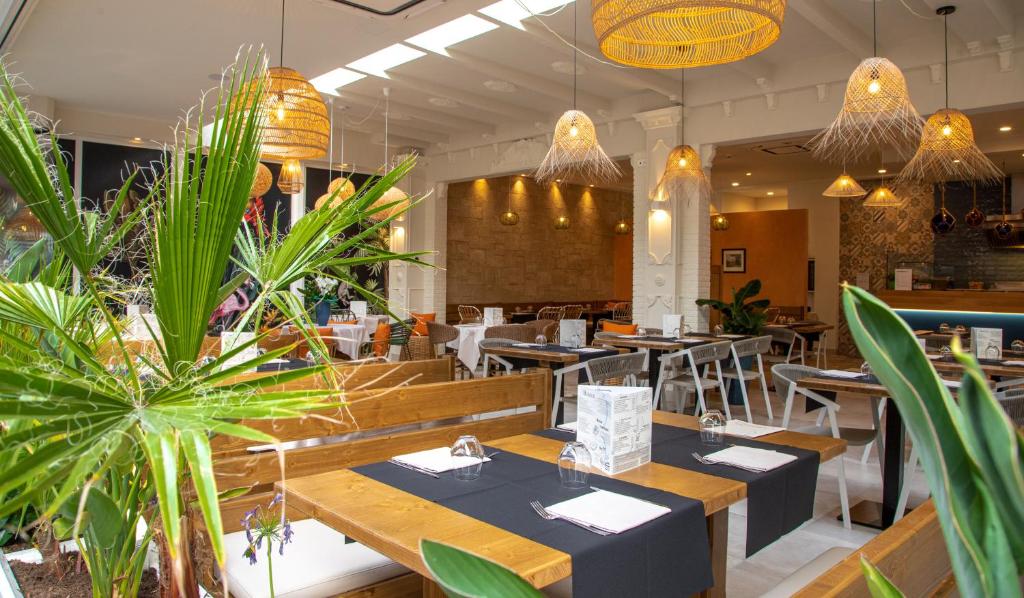 A restaurant or other place to eat at Hotel Smeraldo