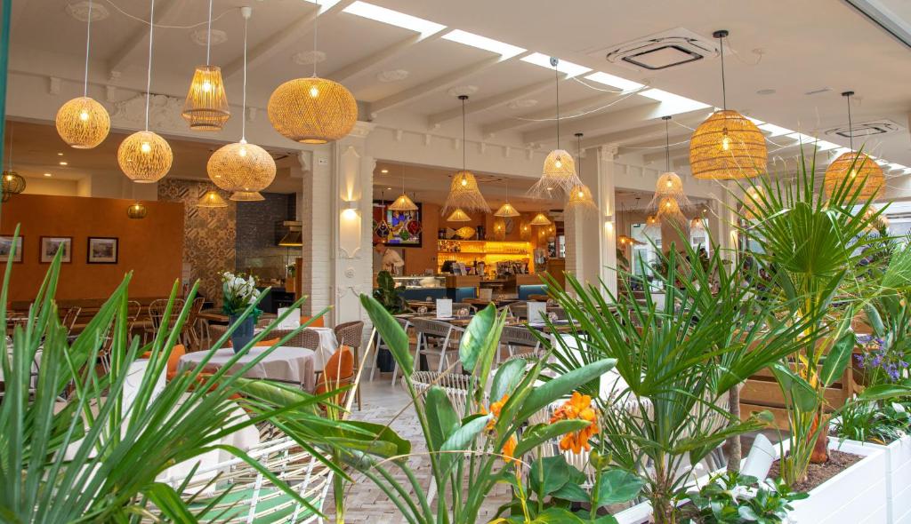 A restaurant or other place to eat at Hotel Smeraldo