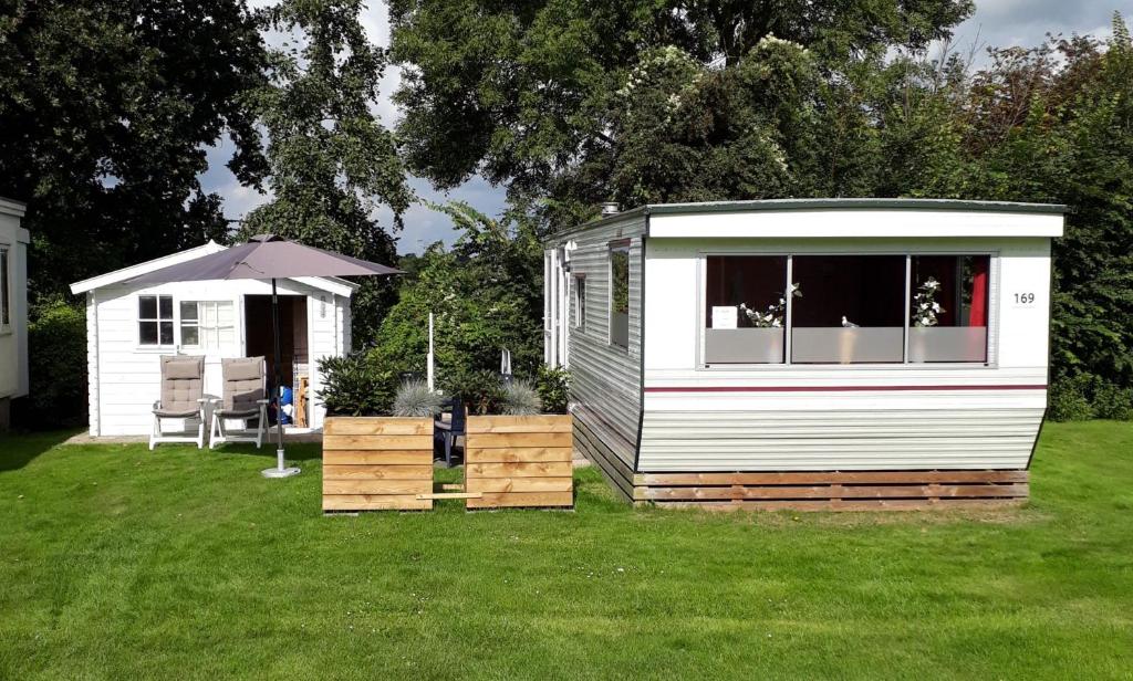 Zahrada ubytování Stacaravan 169 5* camping De kuilart in Friesland