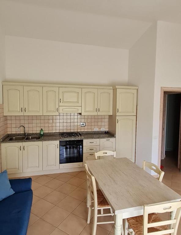 A kitchen or kitchenette at Dimora San Pietro