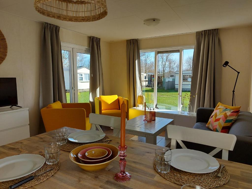 Posezení v ubytování Stacaravan 161 5* camping De kuilart in Friesland