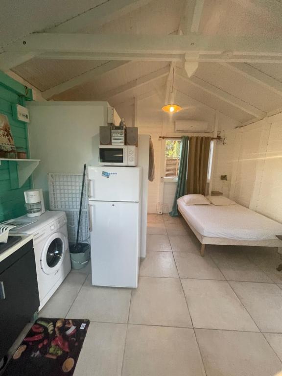 Kuchyň nebo kuchyňský kout v ubytování 2 Bungalows au bord de la plage de montal a moule loués individuellement ou ensemble