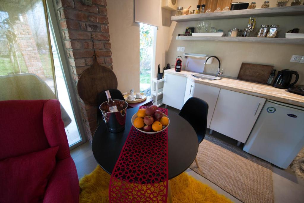 Kuchyň nebo kuchyňský kout v ubytování Sinanis Garden House