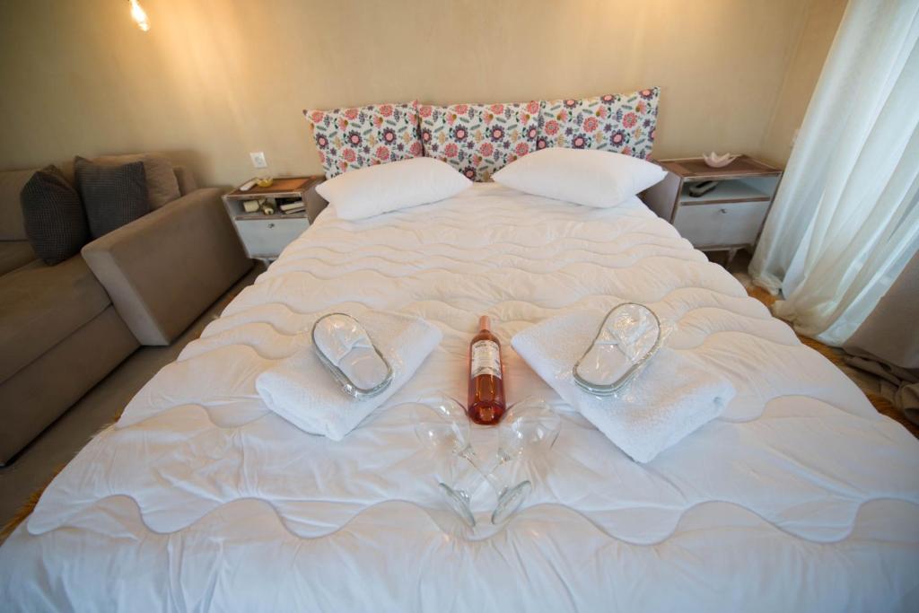 Postel nebo postele na pokoji v ubytování Sinanis Garden House