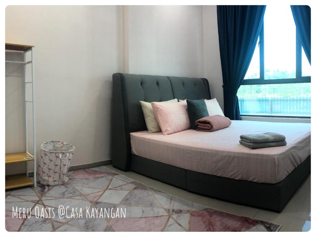 Postel nebo postele na pokoji v ubytování Meru Oasis at Casa Kayangan Ipoh