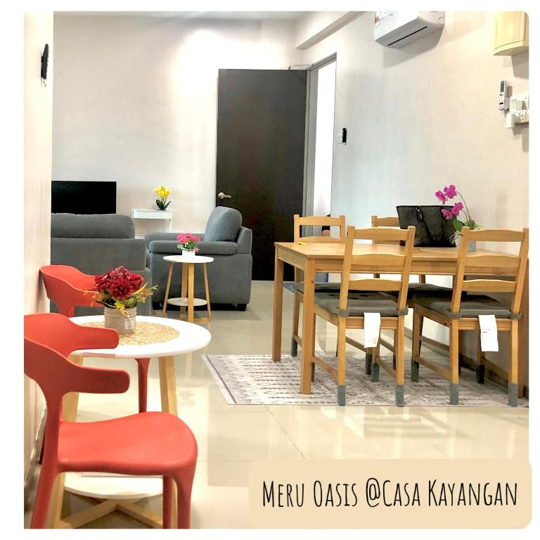 Posezení v ubytování Meru Oasis at Casa Kayangan Ipoh